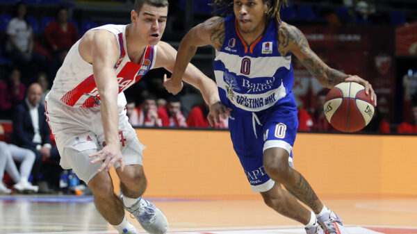 Daron Rasel potpisao jednogodišnji ugovor sa Efesom – Daron Rasel Efes potpis