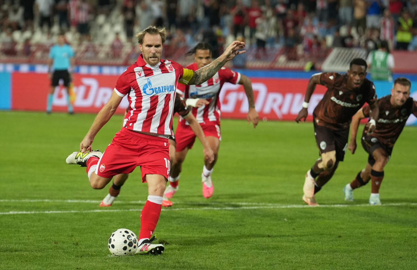 The first match of the play-offs for entry into the Europa League between FK Crvena zvezda and FC Victoria Plzeň was played at the Rajko Mitic stadium. Prva utakmica plej-ofa za ulazak u Ligu Evrope izmedju FK Crvena zvezda i FK Viktorija Plzenj odigrana je na stadionu Rajko Mitic.