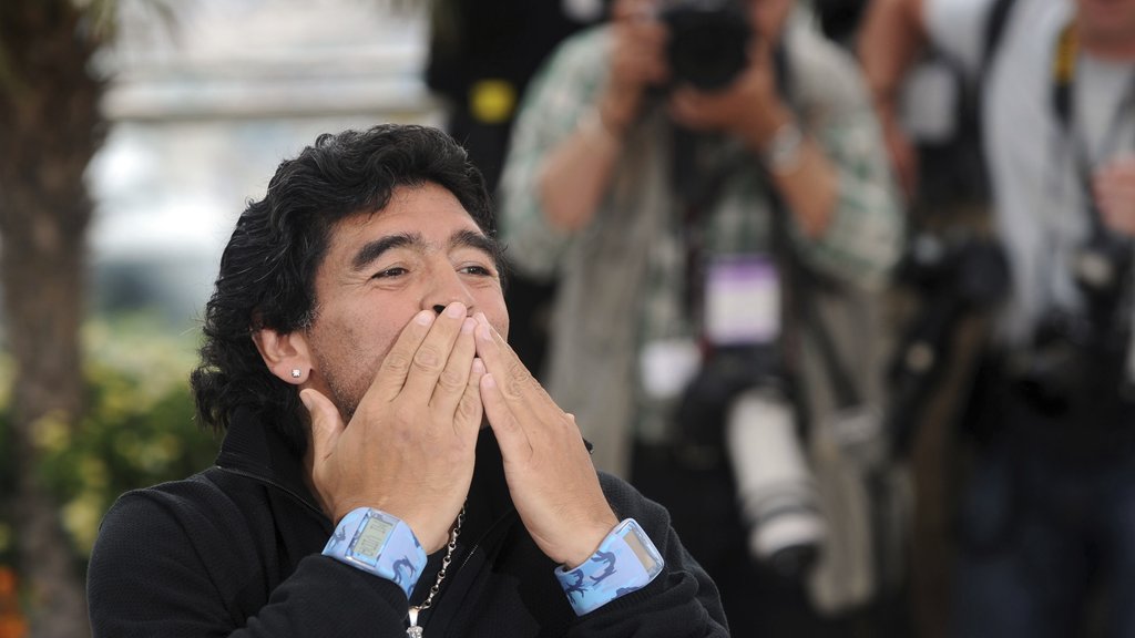Dijego Maradona: Suđenje zbog smrti legendarnog fudbalera pauzirano zbog greške u dokumentaciji – suđenje Maradoni