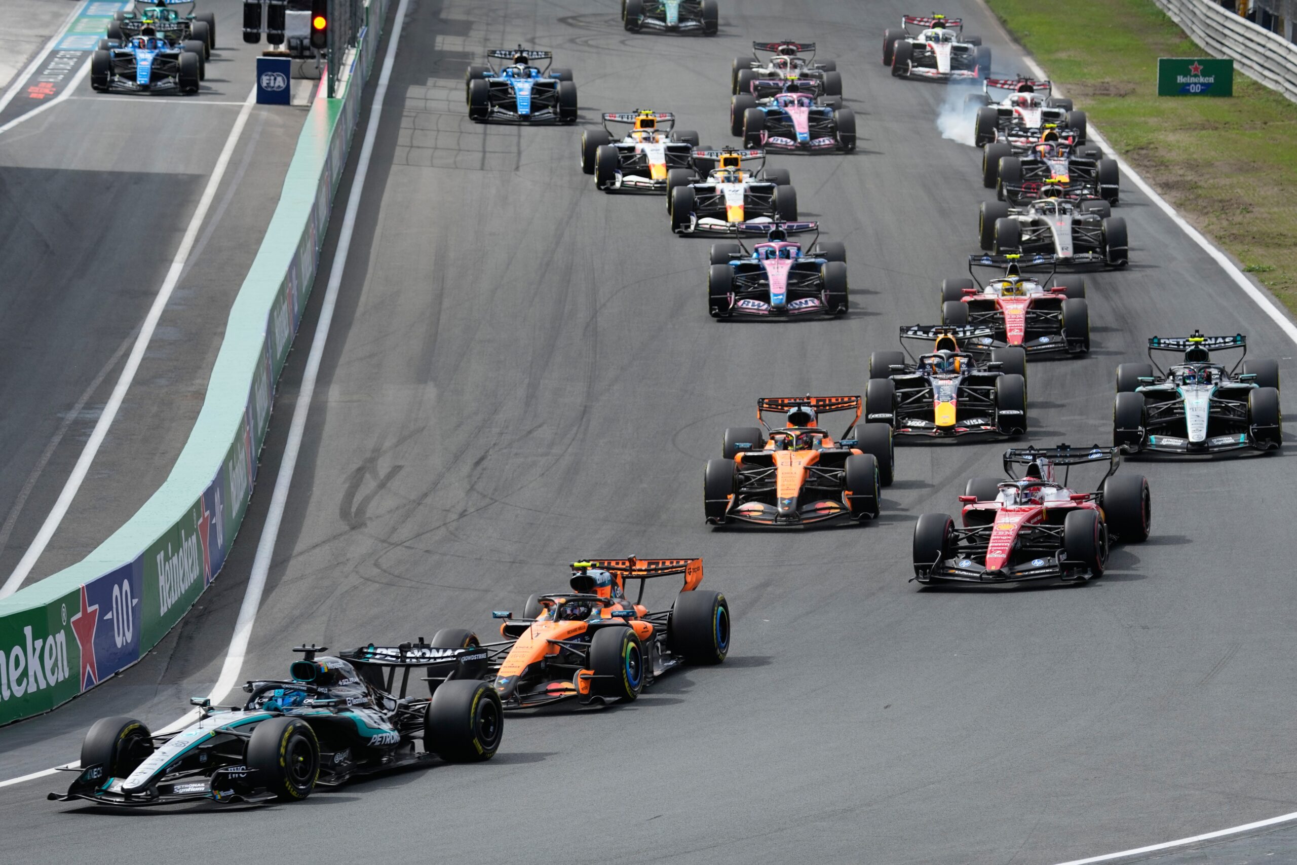 Džordž Rasel trijumfovao u sprintu, Kimi Antoneli zadržao prednost u Zandvortu