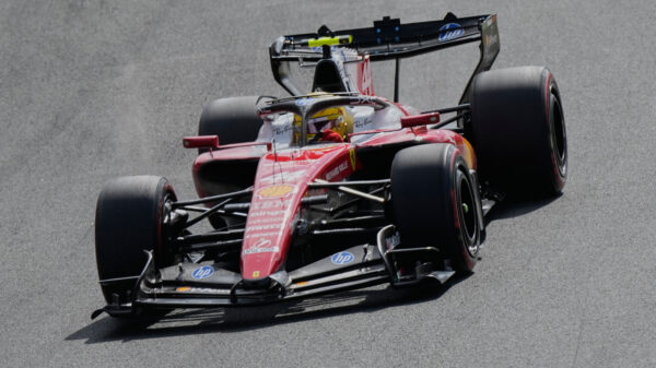 Luis Hamilton: Ferrari mora da reaguje brže na timske naredbe – naredbe u Ferrariju
