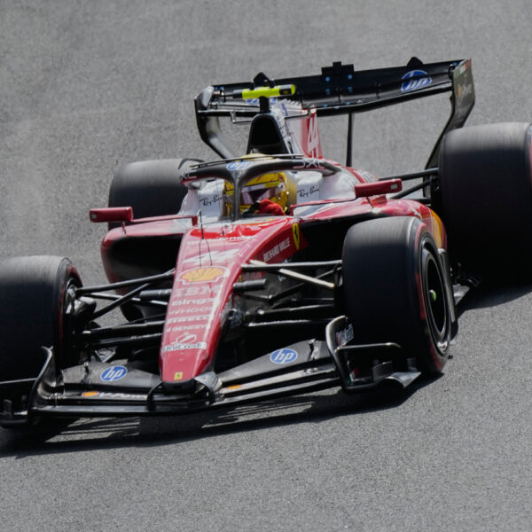 Luis Hamilton: Ferrari mora da reaguje brže na timske naredbe – naredbe u Ferrariju