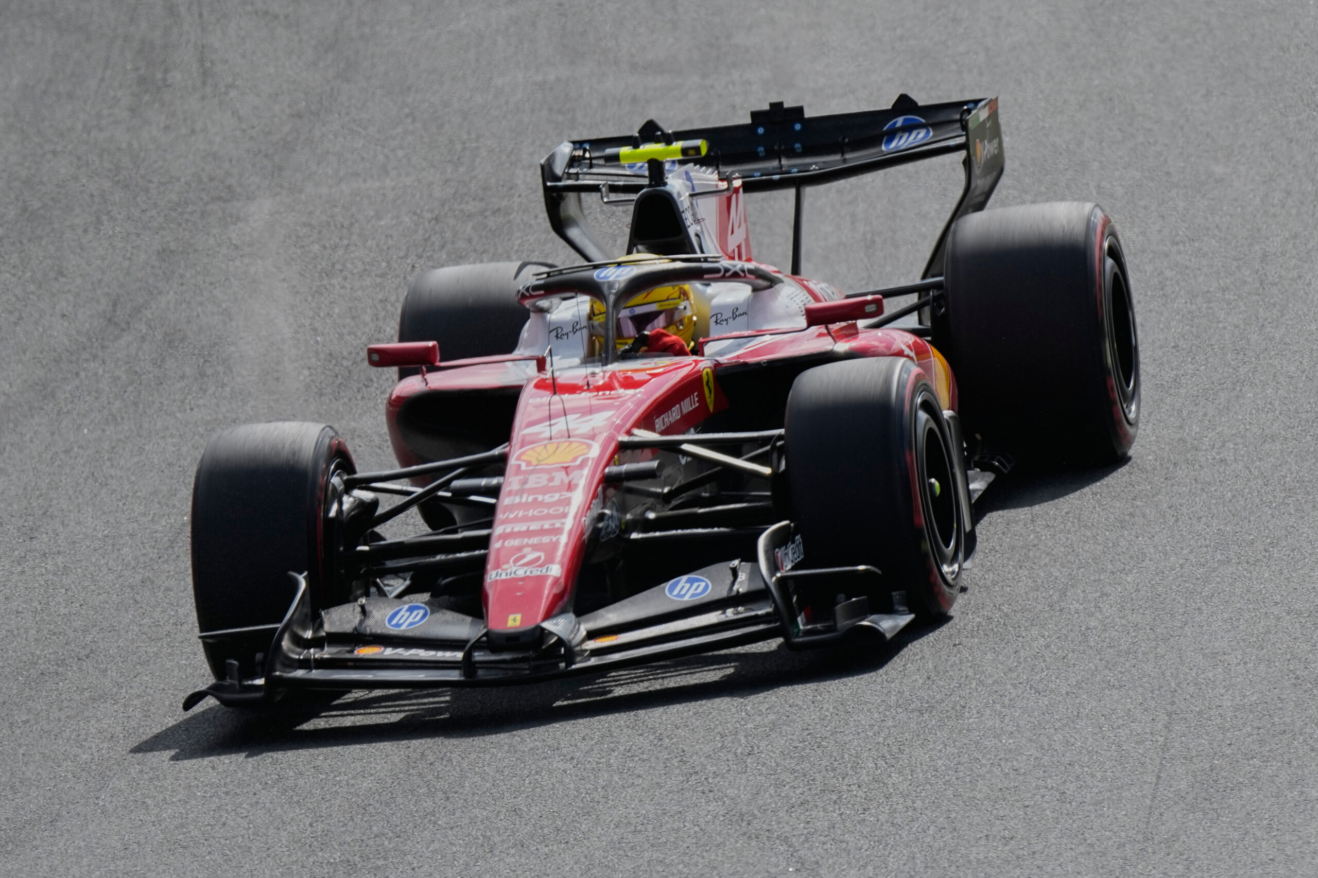 Luis Hamilton: Ferrari mora da reaguje brže na timske naredbe – naredbe u Ferrariju