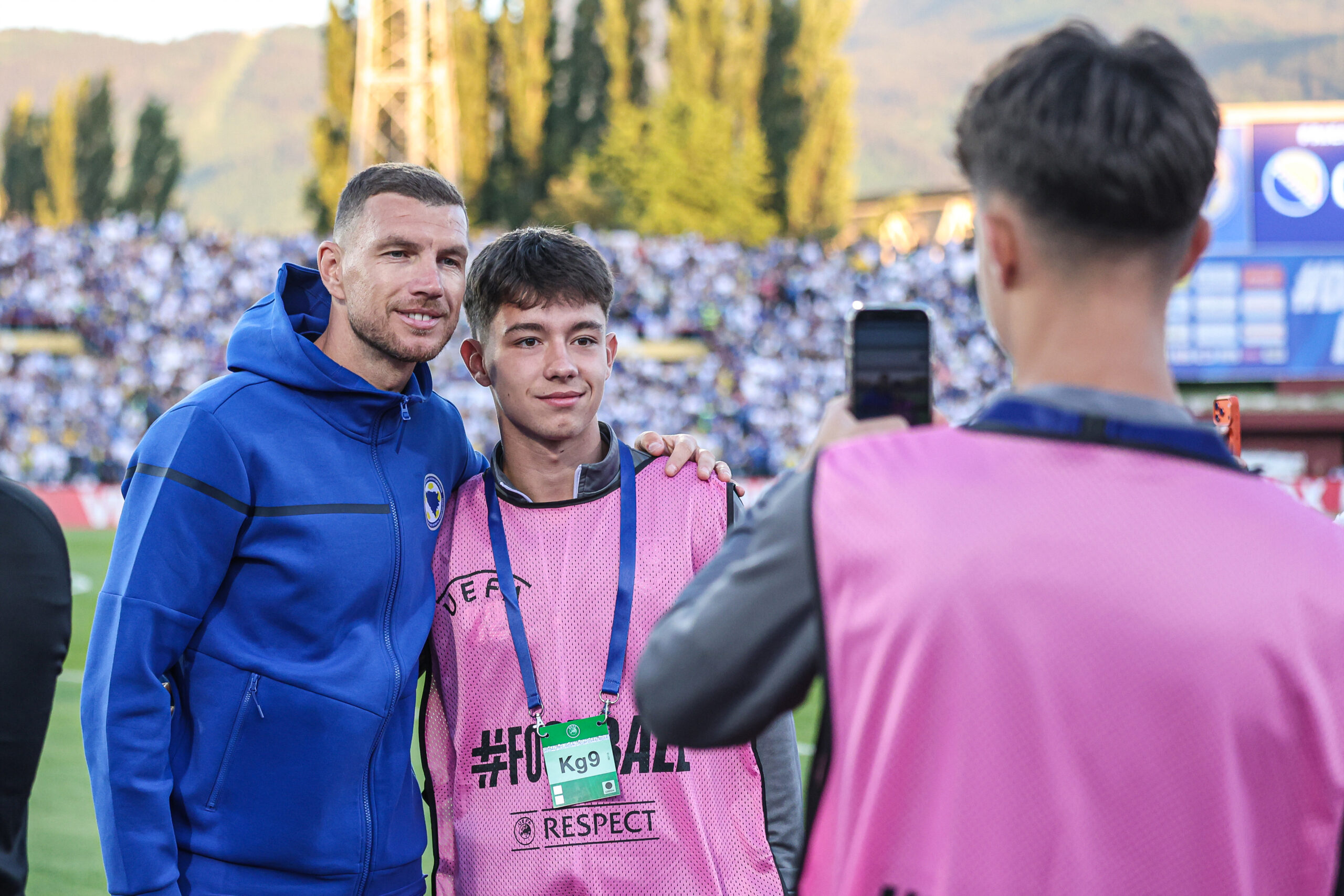 Edin Džeko predvodio Šalke do pobede 5:2 protiv Halešera u povratničkom meču – Edin Džeko Šalke Halešer
