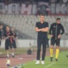 Partizan pokušava da zadrži Sašu Ilića posle poraza od Mladosti