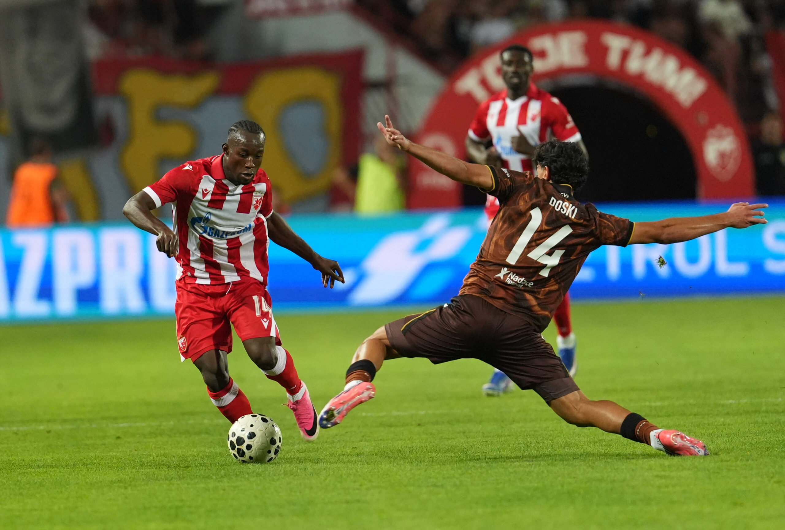 Alberto Rijera o Osmanu Bukariju: Potez koji je promenio tok utakmice Crvene zvezde – Osman Bukari Crvena zvezda Liga Evrope