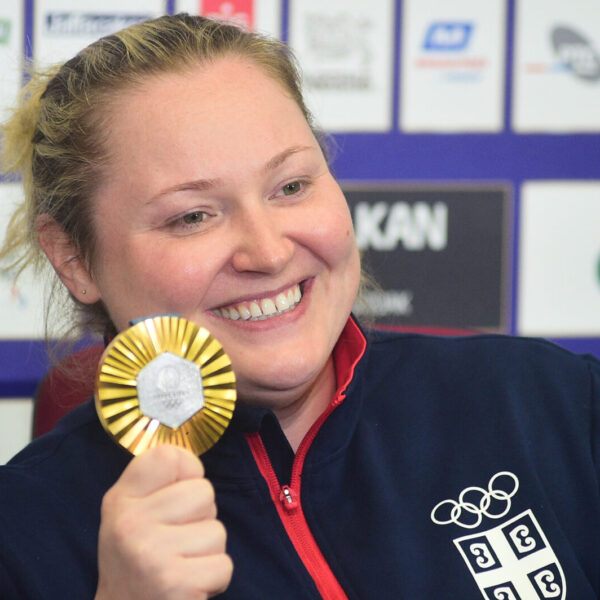 The press conference of Zorana Arunovic, winner of the gold medal at the Olympic Games in Paris, was held in the VIP salon of the Nikola Tesla Airport in Belgrade immediately after the arrival of part of the team. Konferencija za medije Zorane Arunovic, osvajacice zlatne medalje na Olimpijskim igrama u Parizu odrzana je u VIP salonu Aerodroma Nikola Tesla u Beogradu odmah po dolasku dela ekipe.