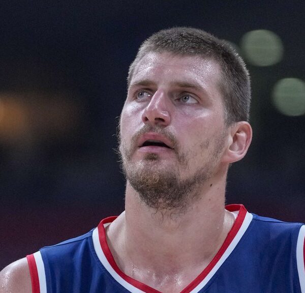 Nikola Jokić posle pobede Srbije nad Islandom u centru pažnje zbog dirljivog susreta – Nikola Jokić košarka