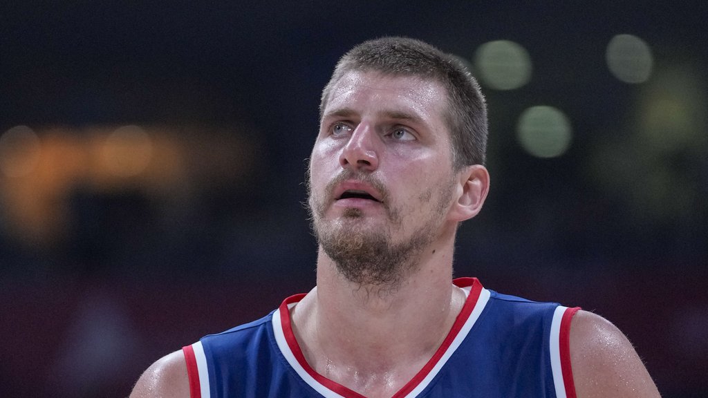 Nikola Jokić posle pobede Srbije nad Islandom u centru pažnje zbog dirljivog susreta – Nikola Jokić košarka