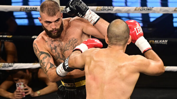 Veljko Ražnatović nokautirao Rosmena Brita i proslavio pobedu uz Kaljinku u Beogradu – Veljko Ražnatović Balkan Boxing