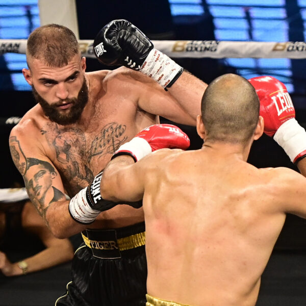 Veljko Ražnatović nokautirao Rosmena Brita i proslavio pobedu uz Kaljinku u Beogradu – Veljko Ražnatović Balkan Boxing