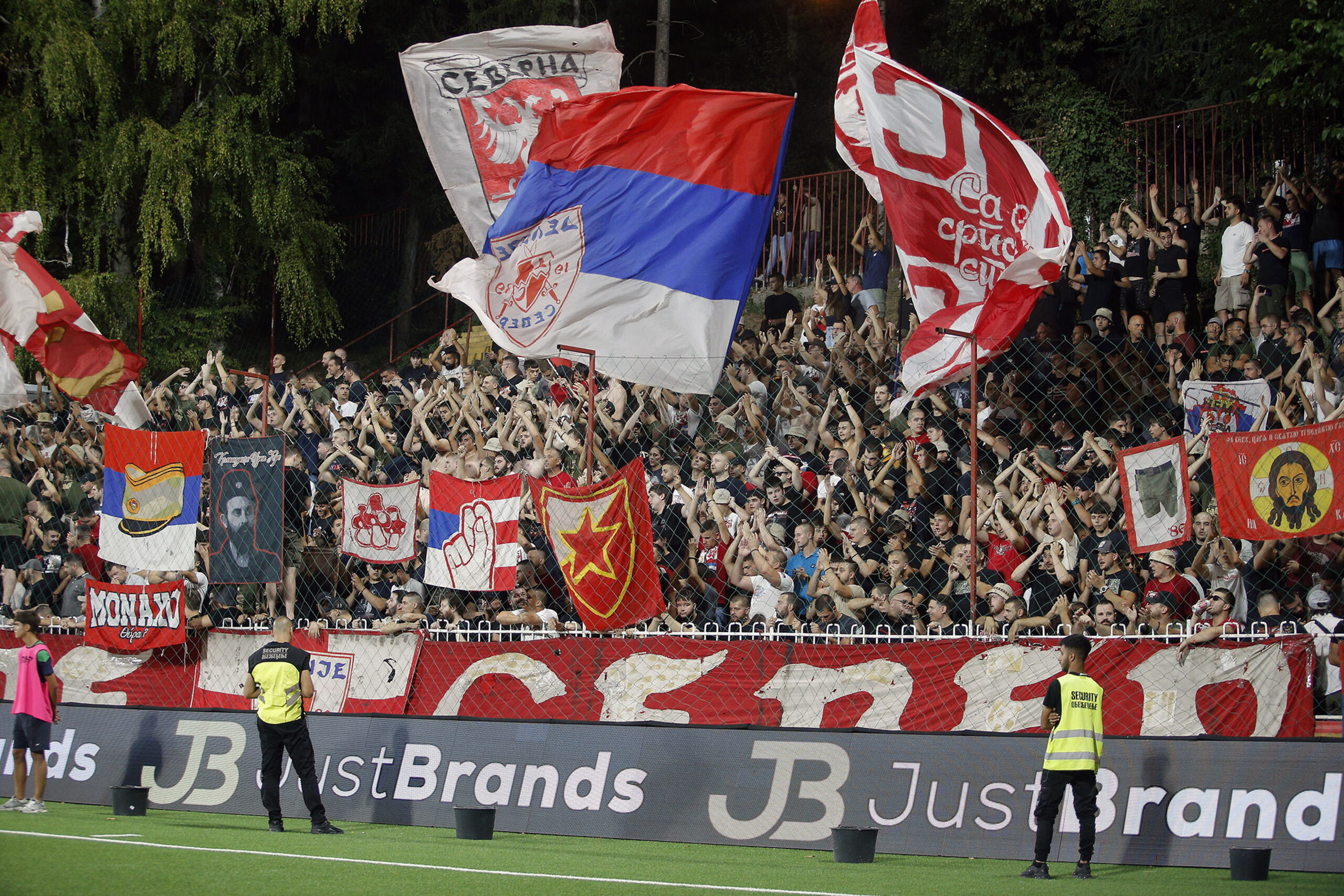 Crvena zvezda i Partizan igraju 180. večiti derbi: Poznate cene karata