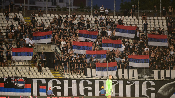 Navijači Partizana i OFK Beograda odali počast Ratku Mladiću tokom meča – Partizan OFK Beograd Ratko Mladić