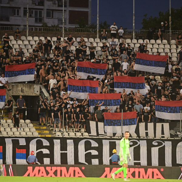 Navijači Partizana i OFK Beograda odali počast Ratku Mladiću tokom meča – Partizan OFK Beograd Ratko Mladić