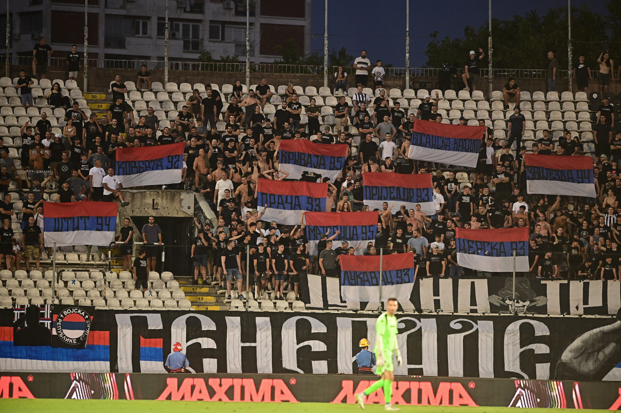 Navijači Partizana i OFK Beograda odali počast Ratku Mladiću tokom meča – Partizan OFK Beograd Ratko Mladić