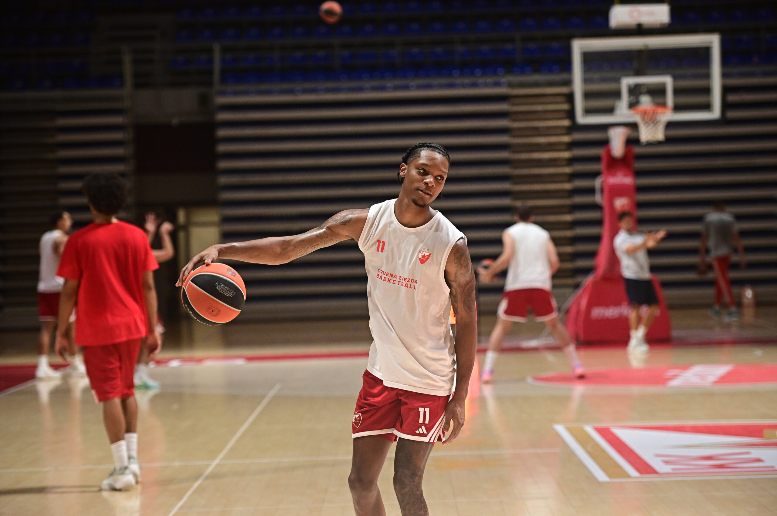 Crvena zvezda i Partizan igraju 180. večiti derbi u Superligi Srbije