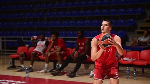 Crvena zvezda i Partizan igraju 180. večiti derbi u Superligi Srbije