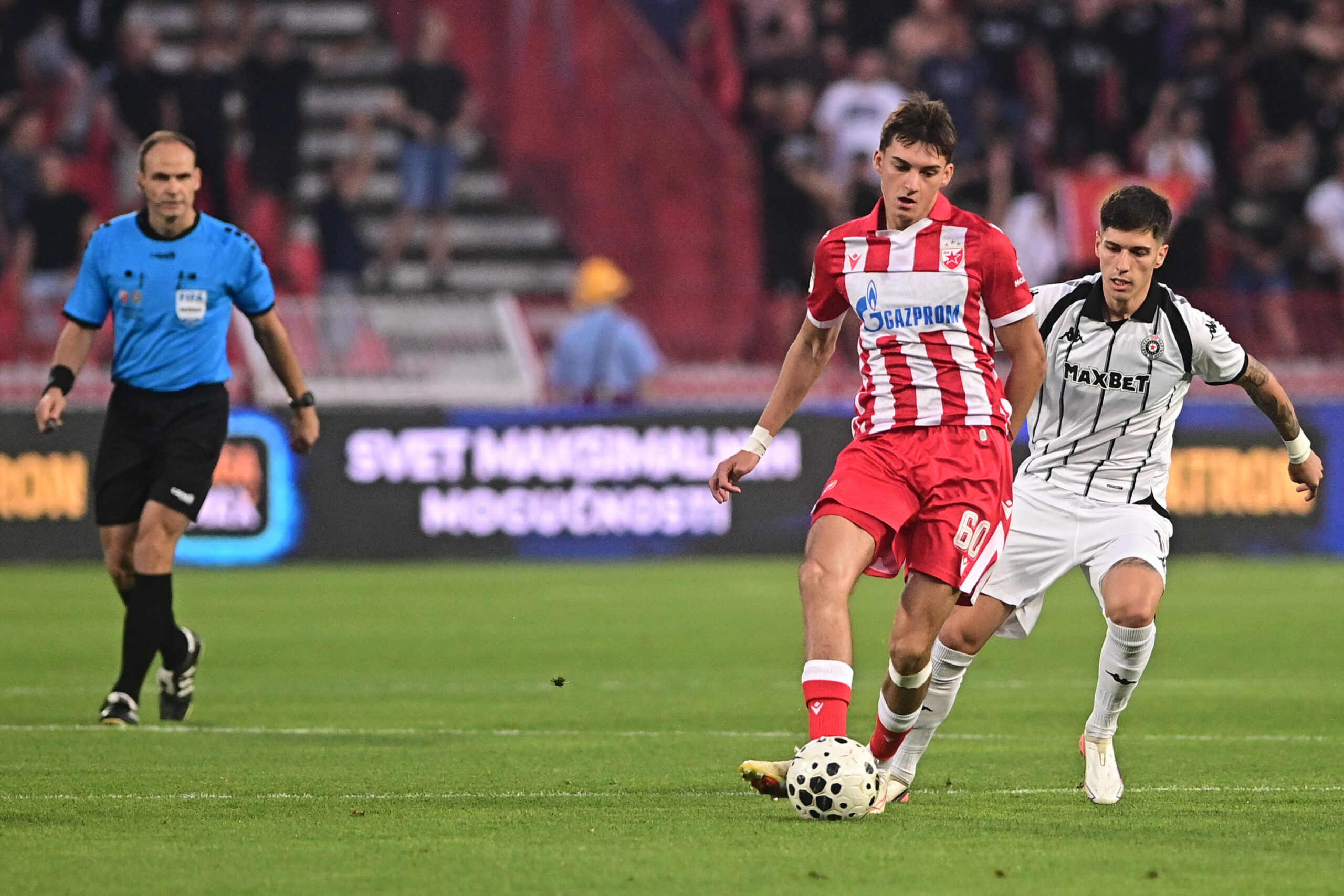Minut ćutanja za Ratka Mladića na početku večitog derbija Crvene zvezde i Partizana – Crvena zvezda derbi Partizan