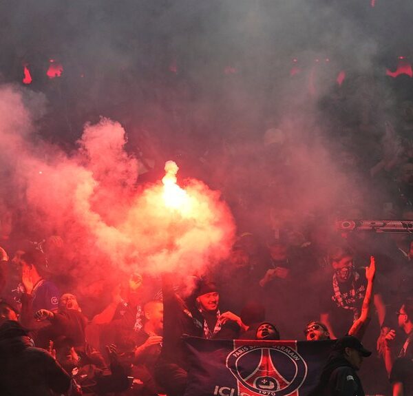 Navijači Crvene zvezde i Partizana razmenjivali baklje pred 180. večiti derbi na Marakani – napad bakljama u Beogradu