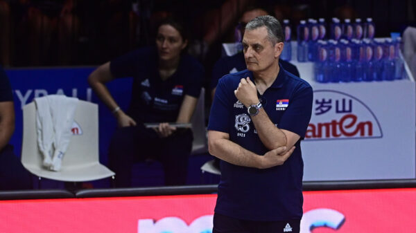 Zoran Terzić dočekan zvižducima na dodeli medalja, srpske odbojkašice aplaudirale selektoru – zviždanje Zoranu Terziću