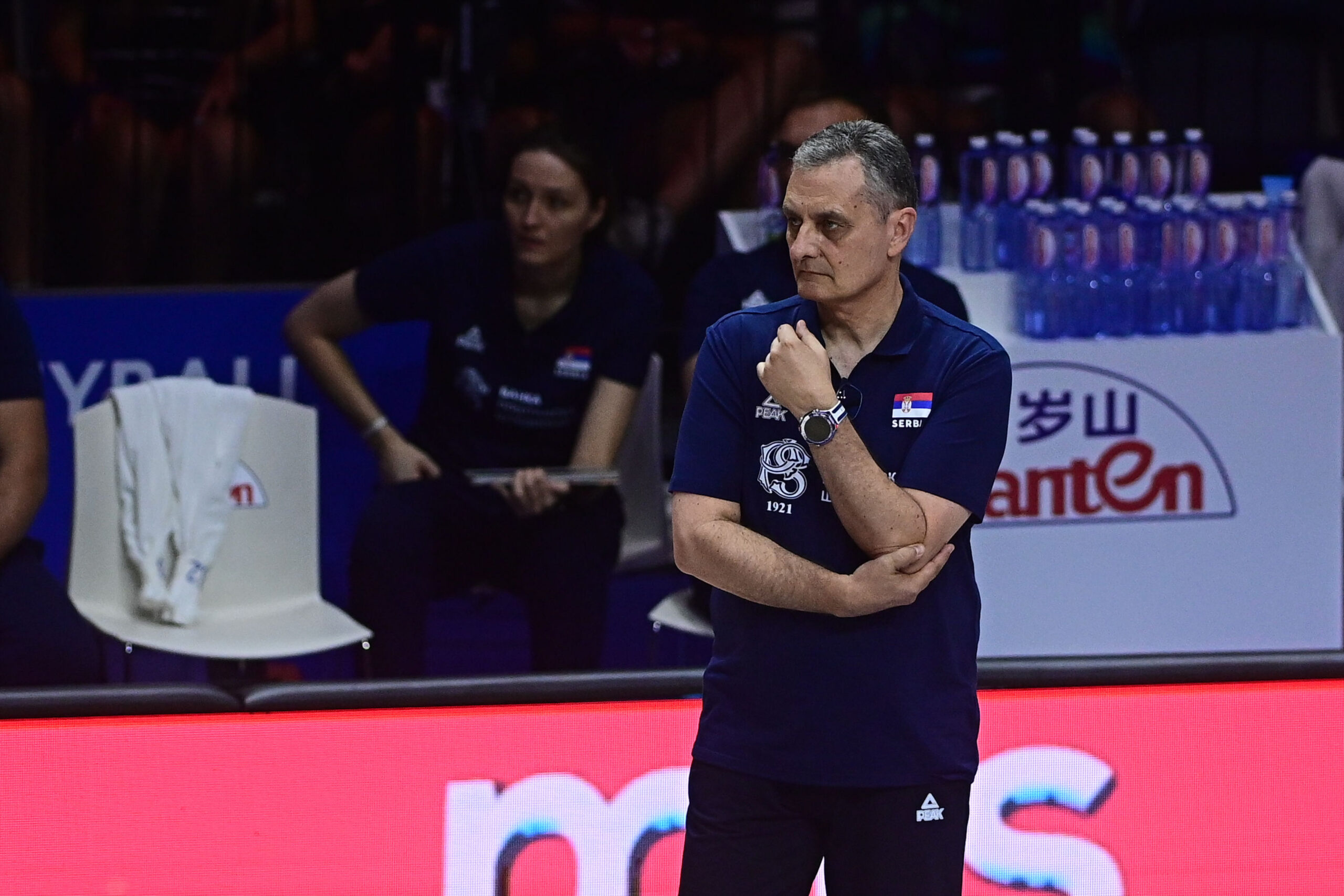 Zoran Terzić dočekan zvižducima na dodeli medalja, srpske odbojkašice aplaudirale selektoru – zviždanje Zoranu Terziću