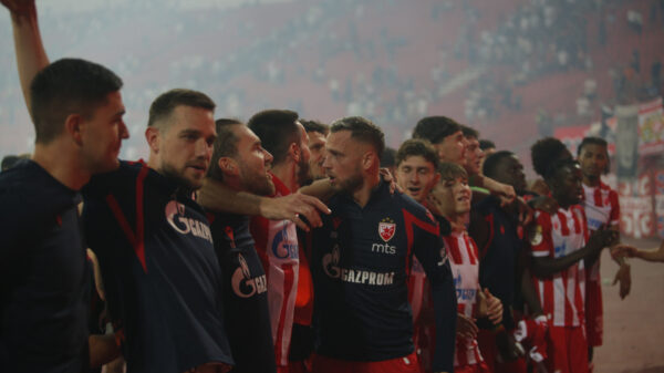 Crvena zvezda pod istragom UEFA zbog transparenta posvećenog Ratku Mladiću – Crvena zvezda derbi Partizan