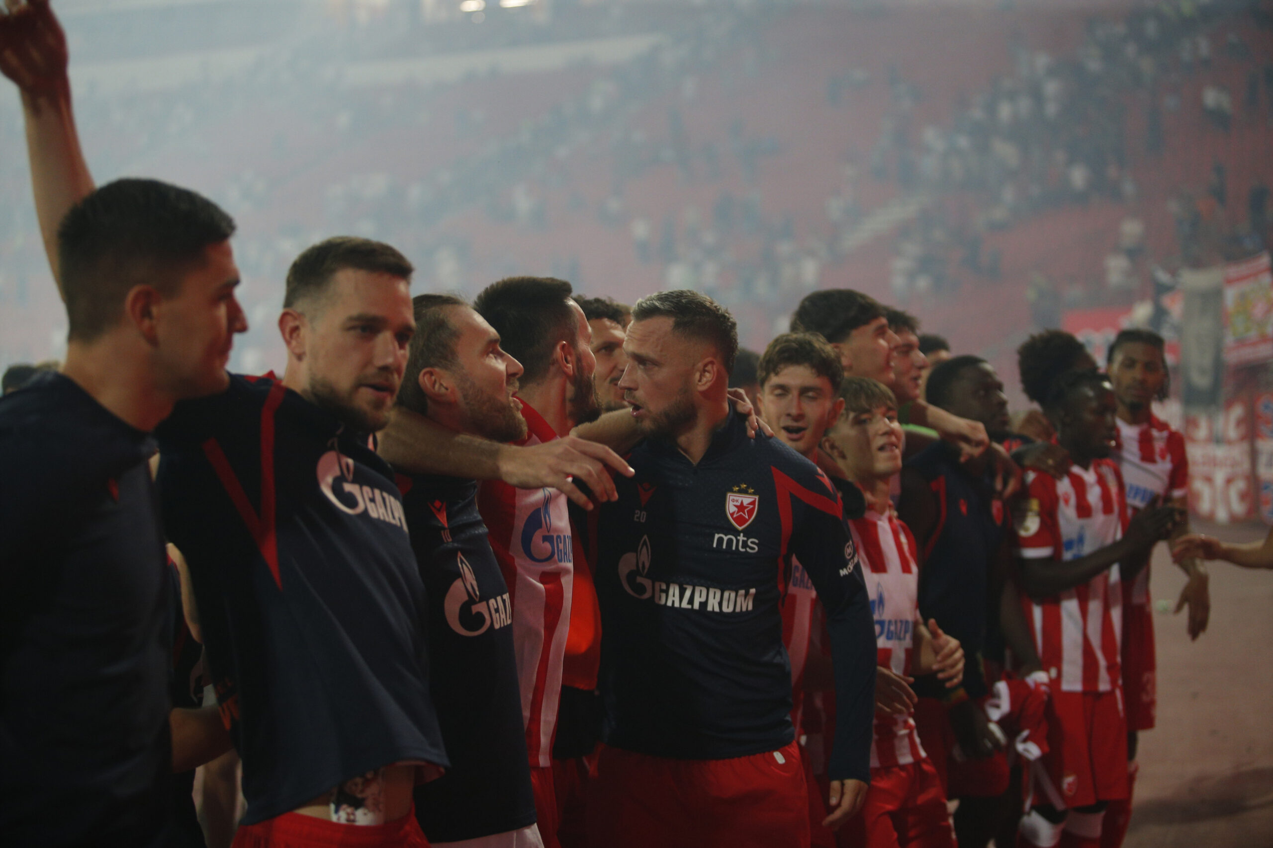 Crvena zvezda pod istragom UEFA zbog transparenta posvećenog Ratku Mladiću – Crvena zvezda derbi Partizan