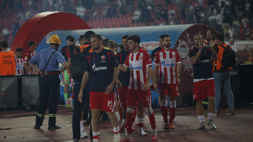 Navijači Crvene zvezde prisustvovali sahrani Ratka Mladića u Beogradu – Crvena zvezda sahrana Ratko Mladić