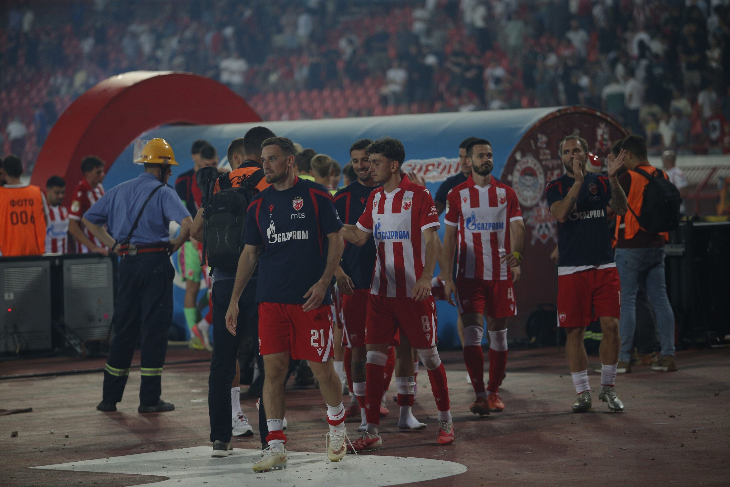 Navijači Crvene zvezde prisustvovali sahrani Ratka Mladića u Beogradu – Crvena zvezda sahrana Ratko Mladić
