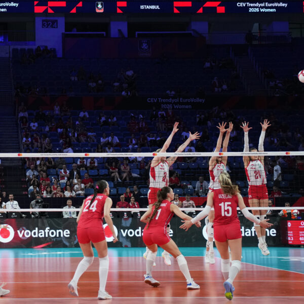 Tijana Bošković i Zoran Terzić poklonili medalje za zajedništvo u ženskoj odbojkaškoj reprezentaciji Srbije – Tijana Bošković Evropsko prvenstvo odbojka