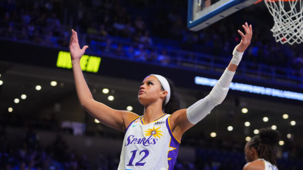 Lisa Leslie dobila bronzanu statuu ispred Crypto.com Arene u Los Anđelesu – Lisa Leslie Los Angeles Sparks statua