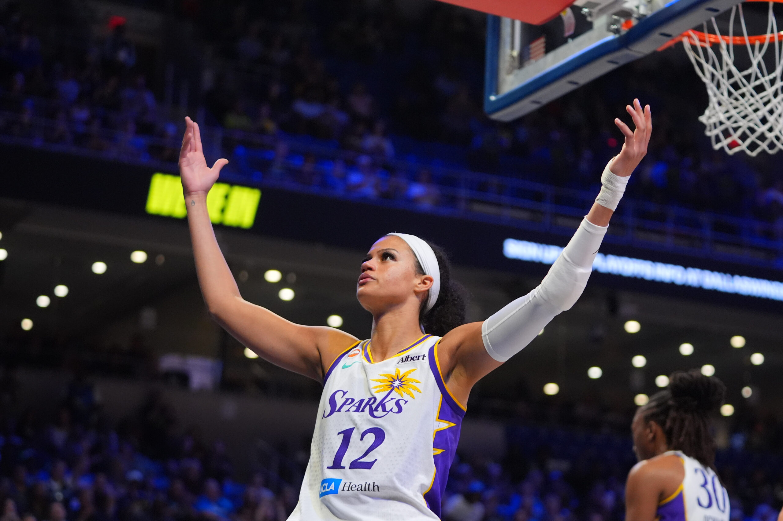 Lisa Leslie dobila bronzanu statuu ispred Crypto.com Arene u Los Anđelesu – Lisa Leslie Los Angeles Sparks statua