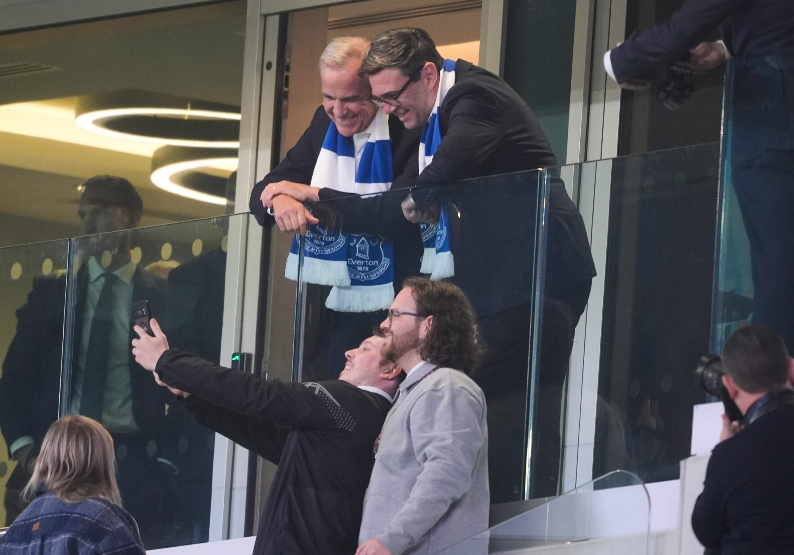 Britanski premijer Endi Bernam razmatra ukidanje zabrane alkohola na fudbalskim stadionima – Endi Bernam zabrana alkohol fudbal