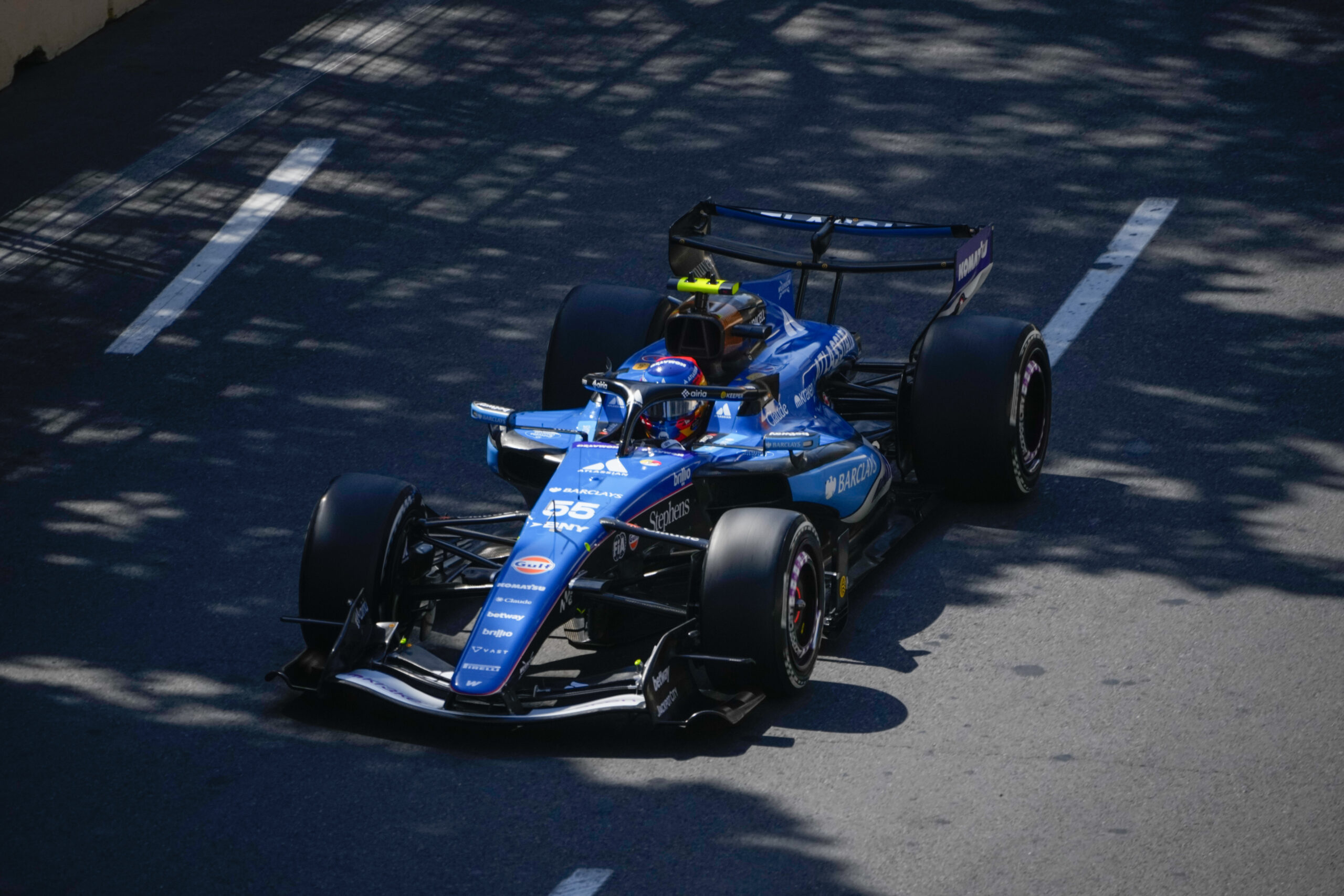 Karlos Sainc napredovao u slobodnim treninzima, Fernando Alonso ostao na začelju i dobio kaznu – Karlos Sainc Velika nagrada Azerbejdžana