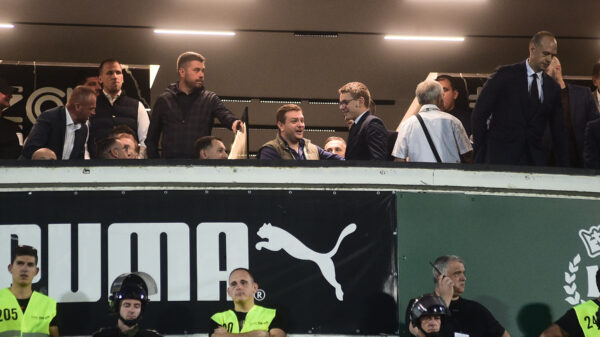 Miloš Vazura iznenadio dolaskom na stadion Rajko Mitić pred meč Srbije i Grčke – Miloš Vazura stadion Rajko Mitić