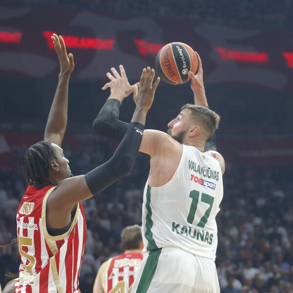 Jonas Valančijunas blistao u povratku u Evroligu, Partizan i Obradović slavili u Atini