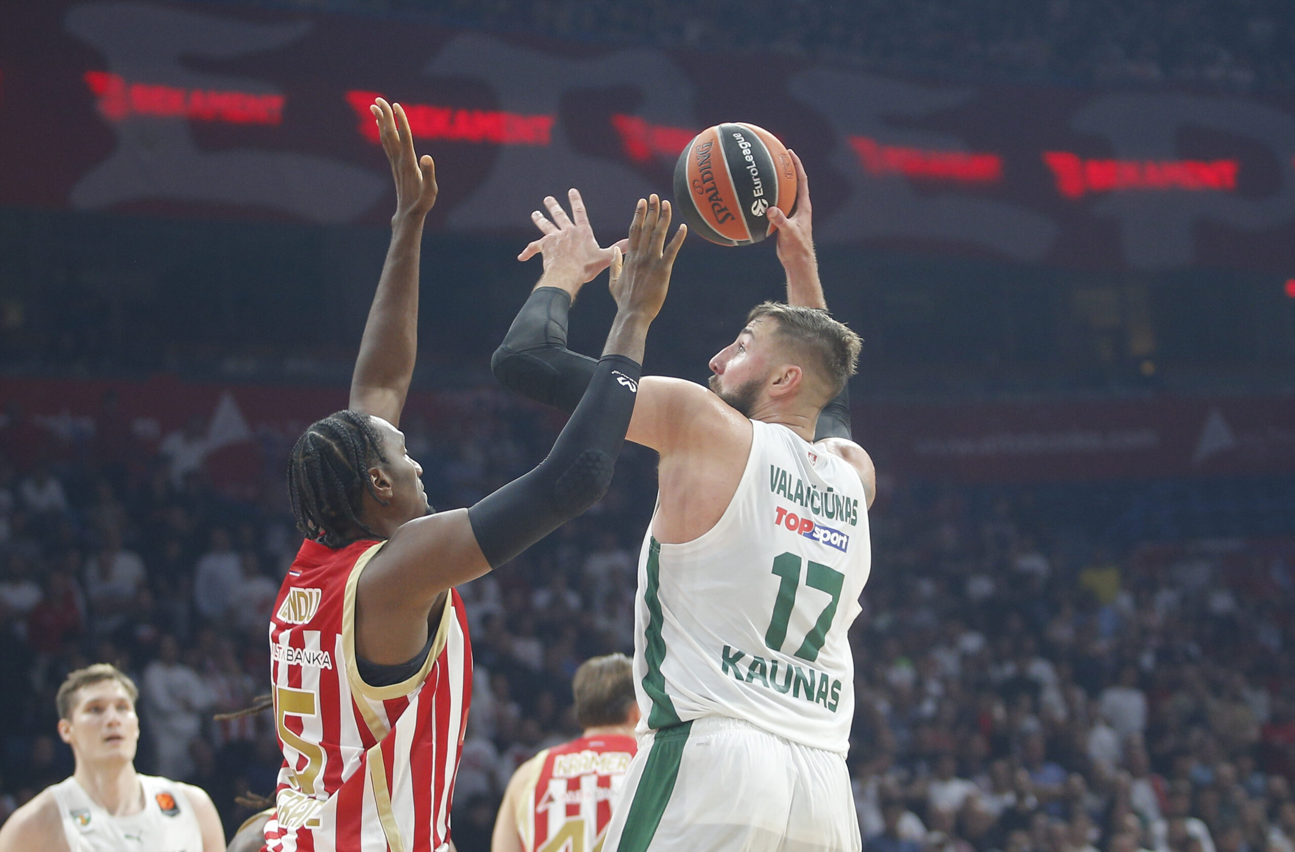 Jonas Valančijunas blistao u povratku u Evroligu, Partizan i Obradović slavili u Atini