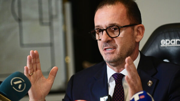 Predrag Mijatović privukao pažnju dolaskom na meč Srbija - Holandija na stadionu Rajko Mitić – Predrag Mijatović Srbija Holandija
