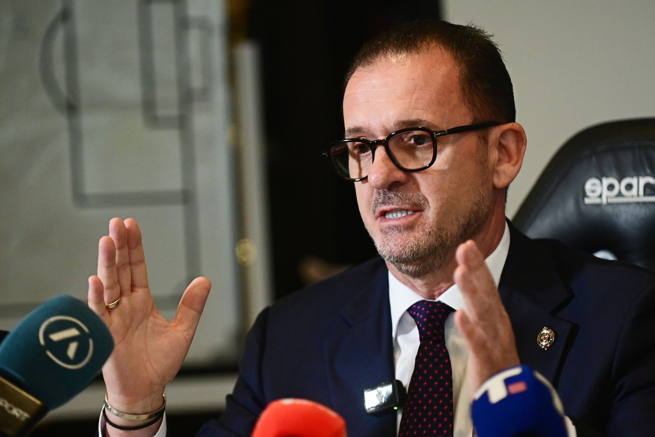 Predrag Mijatović privukao pažnju dolaskom na meč Srbija - Holandija na stadionu Rajko Mitić – Predrag Mijatović Srbija Holandija