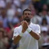 Novak Đoković pogođen kačketom u glavu tokom podele autograma u Kini – Novak Đoković tenis