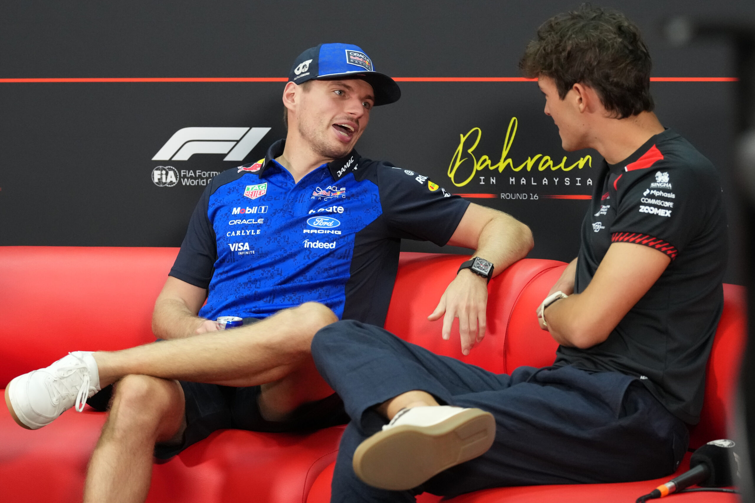 Maks Ferstapen i Valentino Rosi u direktnom duelu van Formule 1 – Maks Ferstapen Valentino Rosi Portimao