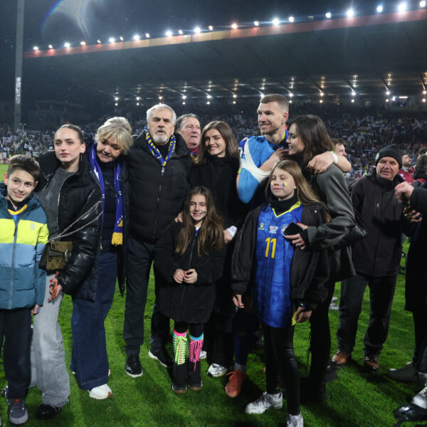Edin Džeko obeležava oproštaj od reprezentacije BiH posebnim poklonom za saigrače – Edin Džeko oproštaj BiH