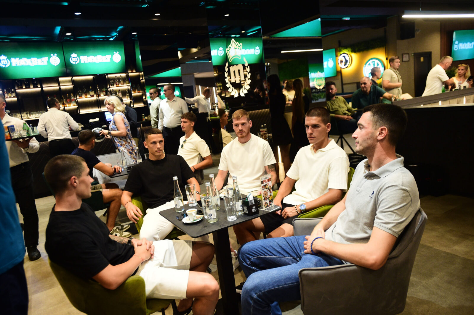 The company Max Bet, the general sponsor of the football club Partizan, organized a meeting of journalists with the first team and the coach of the club from Humska on the occasion of the presentation of the team for the upcoming season 2024/2025. Kompanija Max Bet, generalni sponzor fudbalskog kluba Partizan je organizovala druzenje novinara sa prvotimcima i trenerom kluba iz Humske povodom predstavljanja tima za predstojecu sezonu 2024/2025.