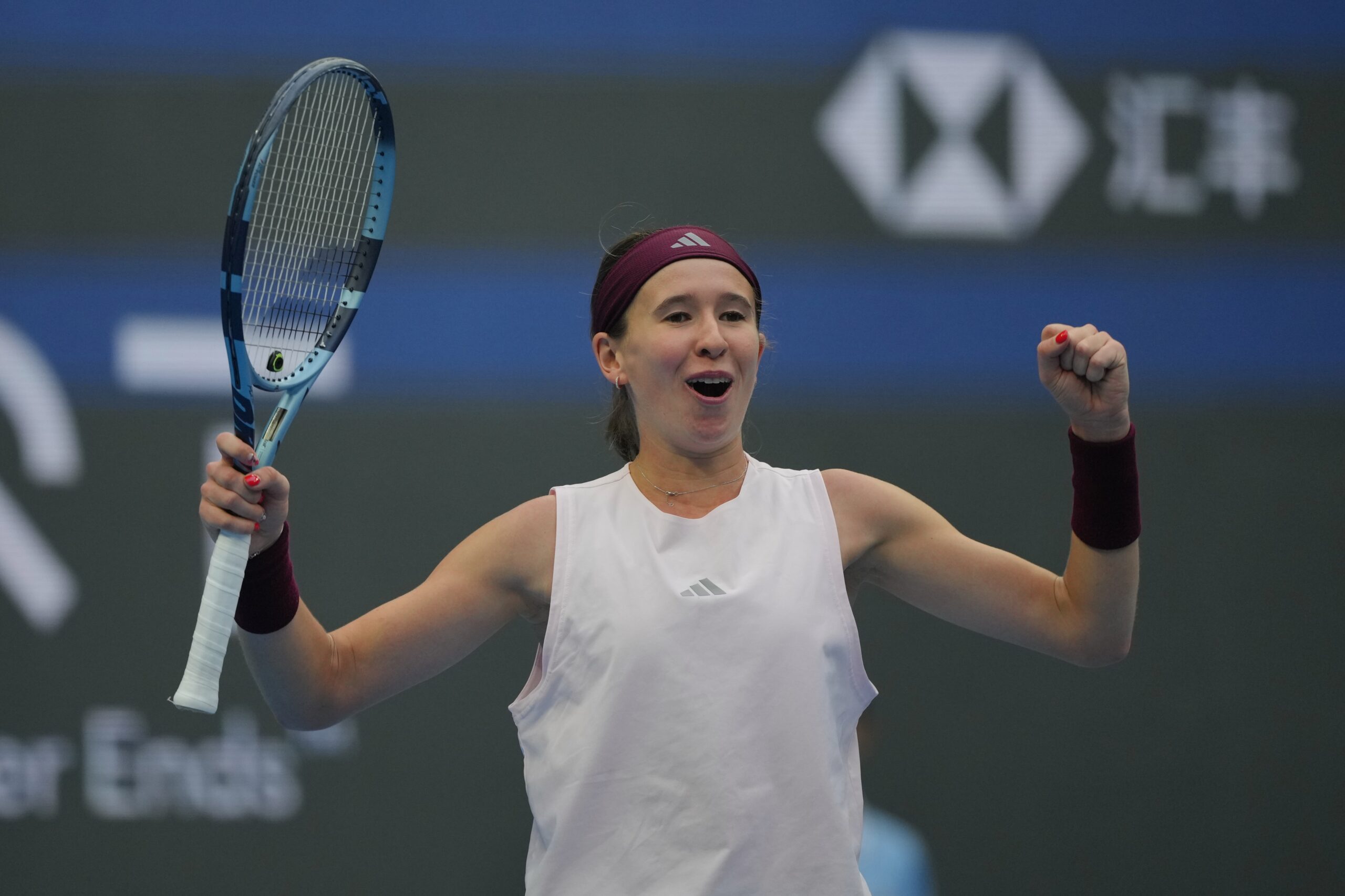 Nikola Bartunkova pobedila Karolinu Muhovu 6:3, 6:0 za plasman u polufinale WTA turnira u Pekingu