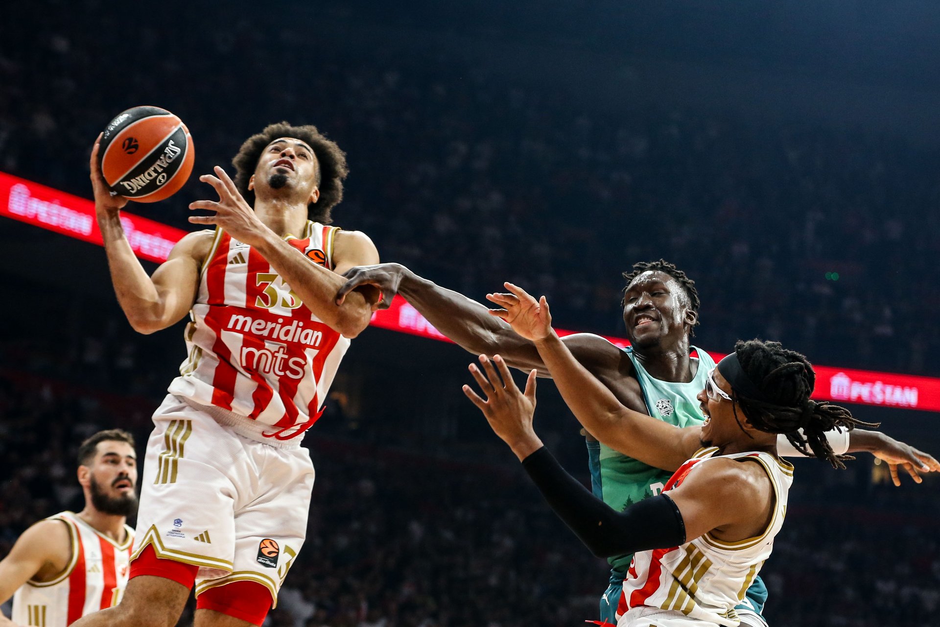 Besiktas pobedio Baskoniju 92:84 u jubilarnom 700. meču Evrolige – Besiktas Baskonija Evroliga