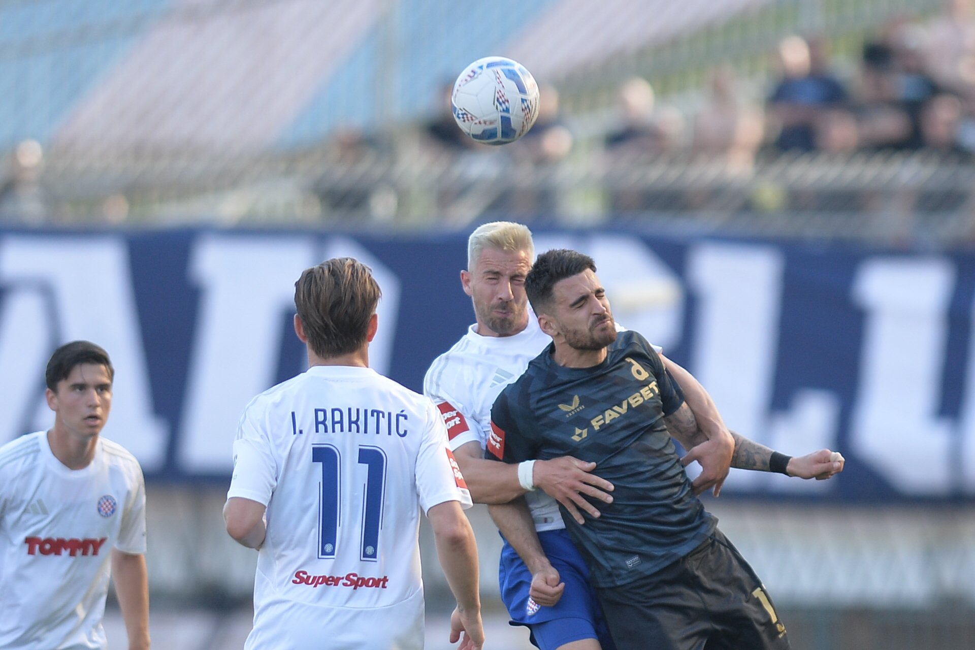 Hajduk pobedio Dinamo 2:1 na Poljudu, problemi sa prokišnjavanjem stadiona u centru pažnje – Hajduk Dinamo derbi Poljud