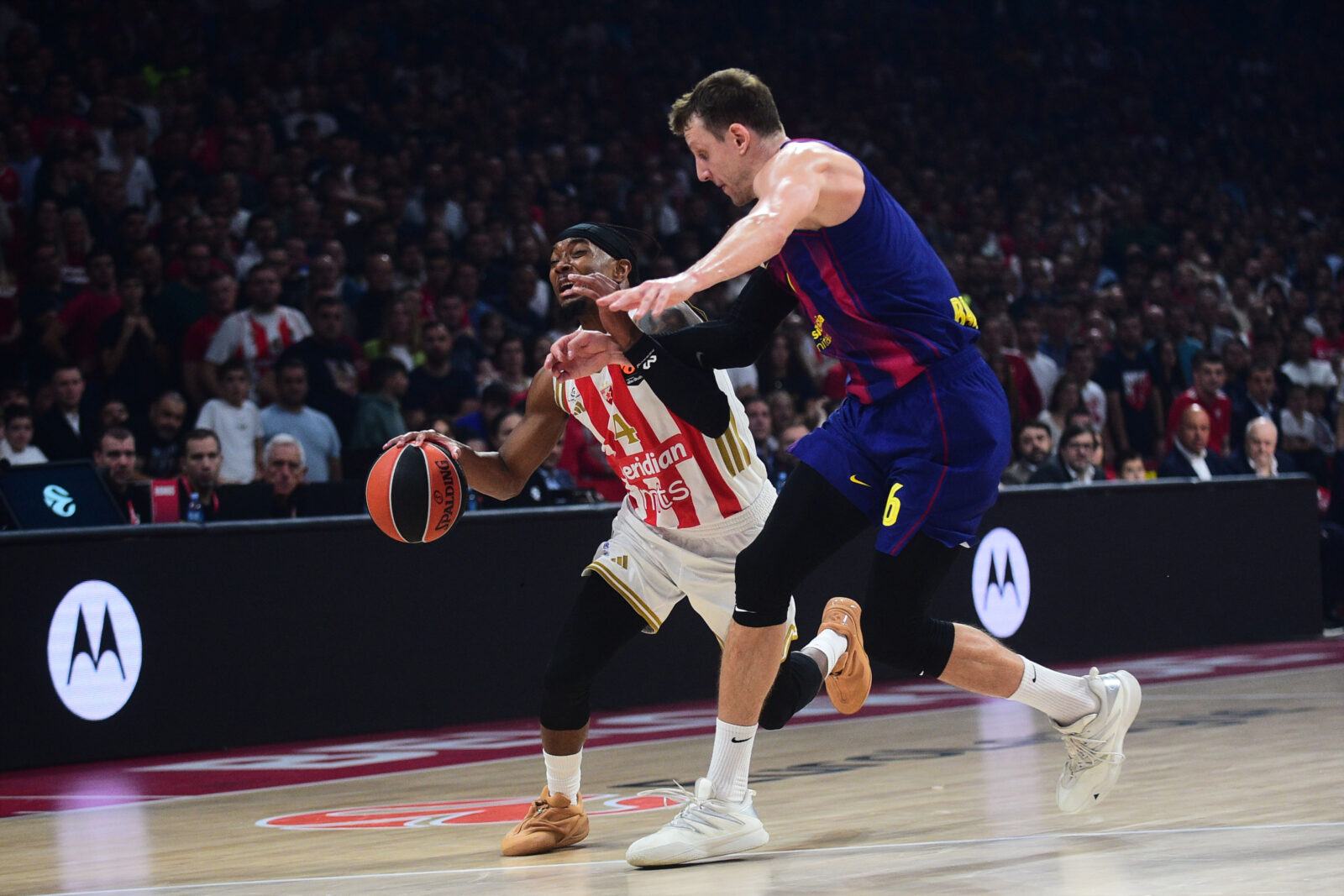 The match of the 14th round of the Turkish Airlines Euroleague between KK Crvena zvezda Meridianbet and FC Barcelona was played at the Belgrade Arena. Utakmica 14. kola Turkish Airlines Evrolige izmedju KK Crvena zvezda Meridianbet i FC Barcelona odigrana je u Beogradskoj Areni.