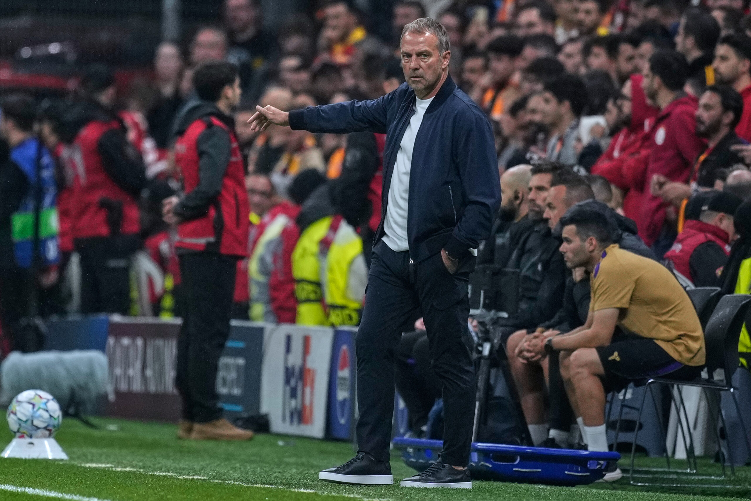 Hansi Flik ostao zaključan na stadionu posle pobede Barselone nad Galatasarajem u Ligi šampiona
