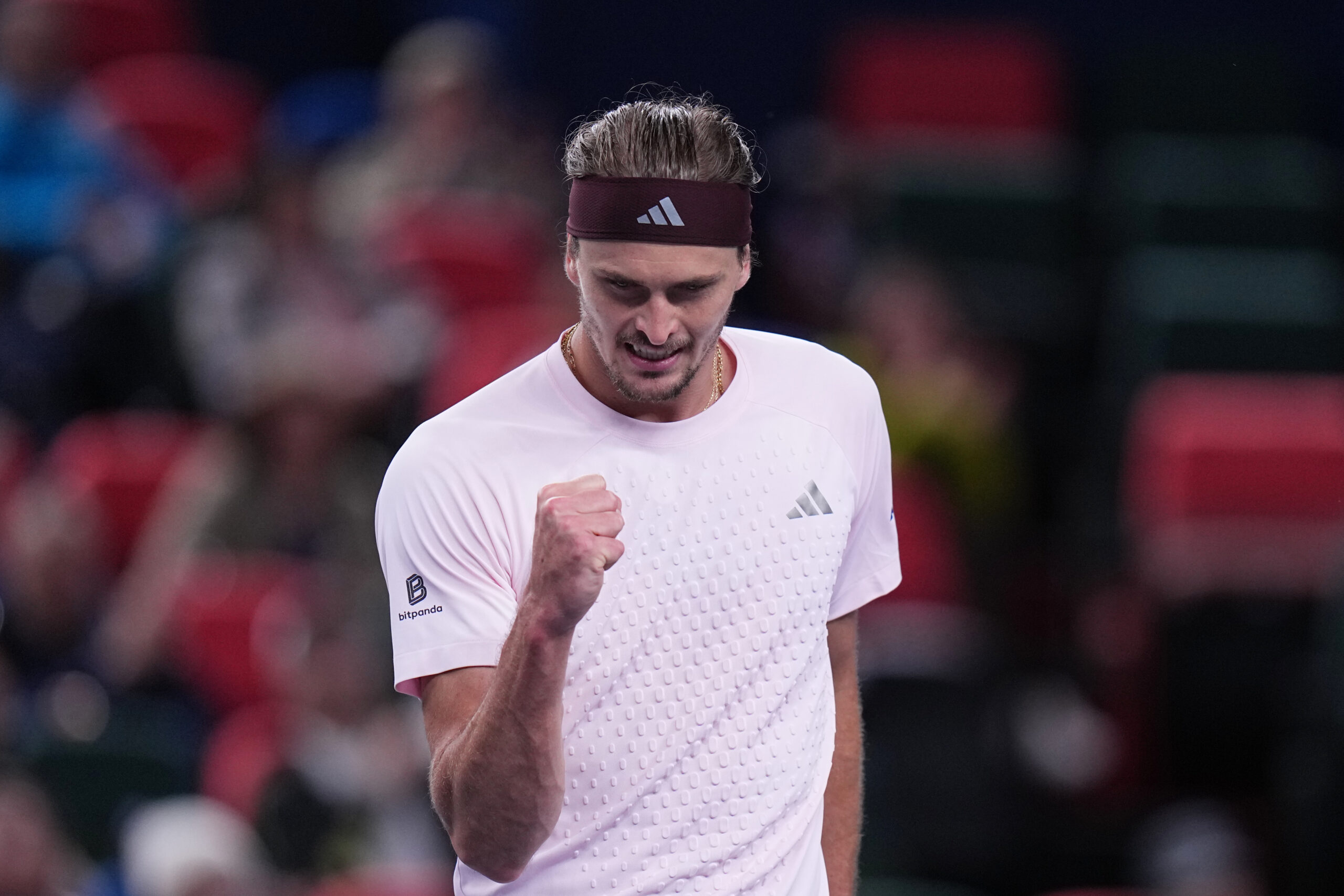 Aleksandar Zverev pobedio Aleksa de Minora 6:4, 6:4 za polufinale mastersa u Šangaju