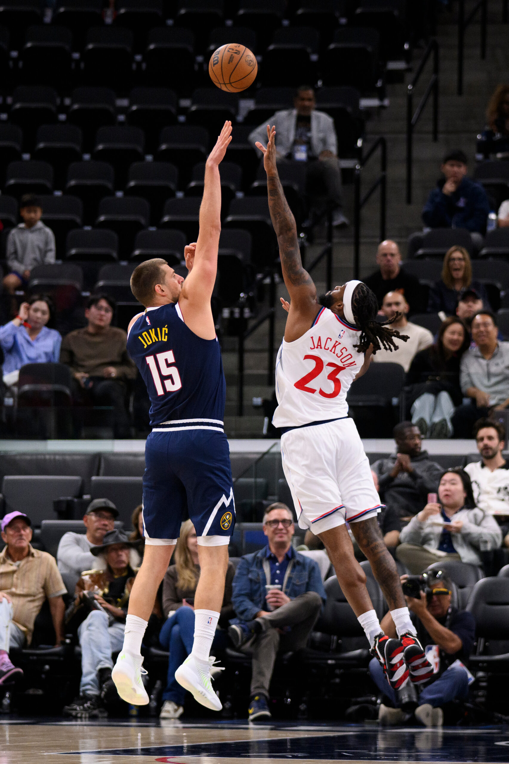 LA Klipersi pobedili Denver 122:110 u predsezoni NBA, Jokić postigao pet poena